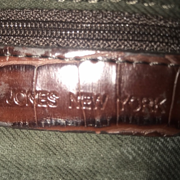 Jones New York dark brown satchel. - Picture 4 of 6